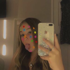 Meet your Posher, Chloe